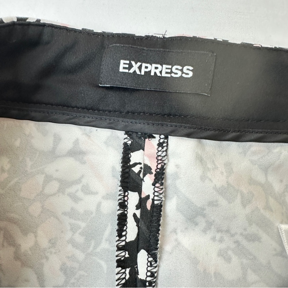 Express Floral Print High Waist Shorts - Picture 2 of 11